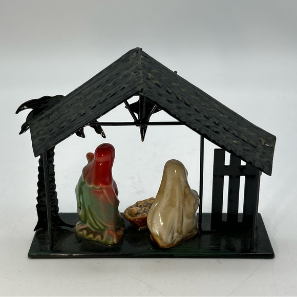 Vtg 5x4x1.5” Metal Nativity w/ Ceramic Joseph, Mary & Baby Jesus Manger … - Picture 9 of 14